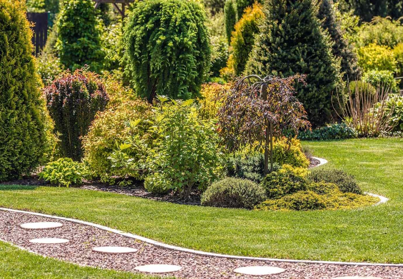 Commercial lawn mowing and seasonal plantings in Moreland Hills, OH-1